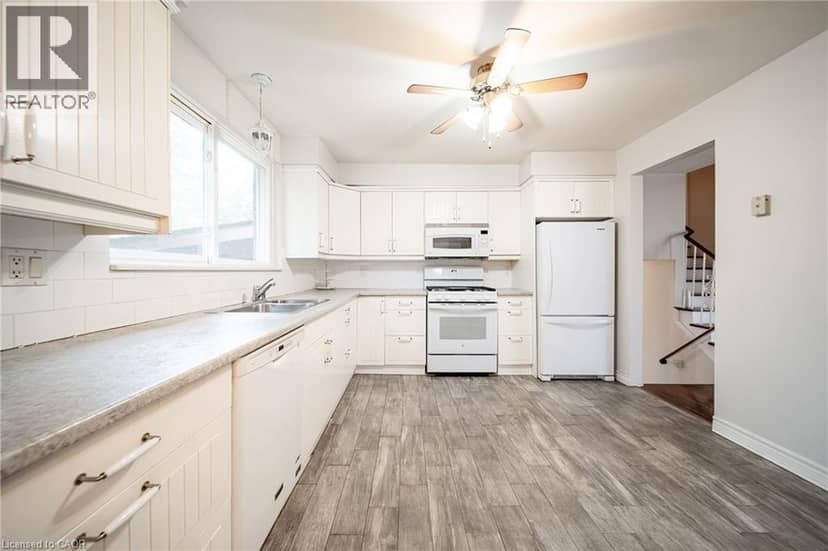 557 TRAFFORD Crescent — photo 9 of 27