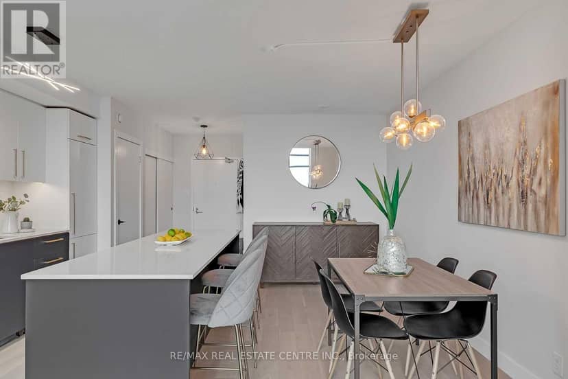 407 - 5 Hanna Avenue — photo 11 of 39
