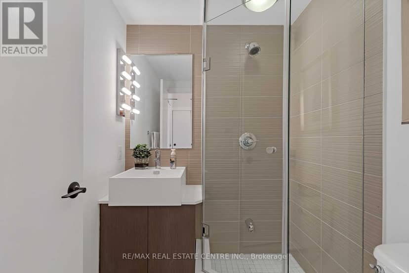 407 - 5 Hanna Avenue — photo 13 of 39