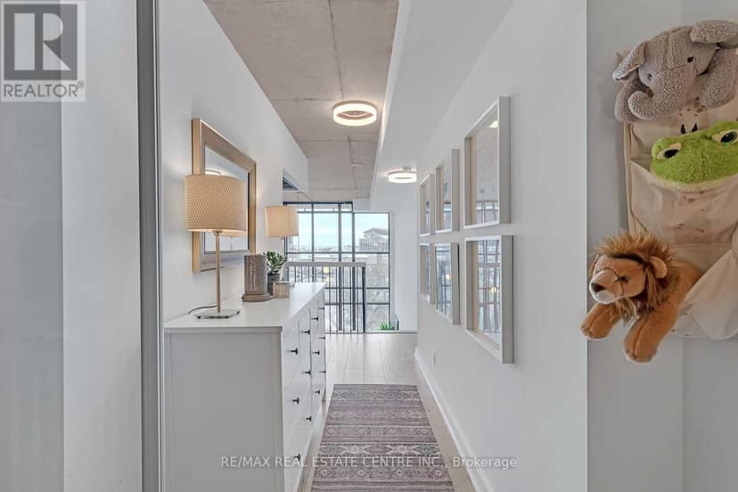 407 - 5 Hanna Avenue — photo 34 of 39