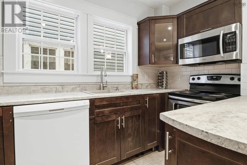 6229-6231 Allan Street, 6229-6231 Allan Street — photo 10 of 29