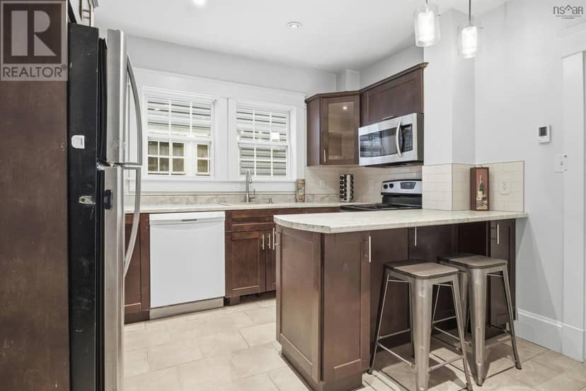 6229-6231 Allan Street, 6229-6231 Allan Street — photo 9 of 29