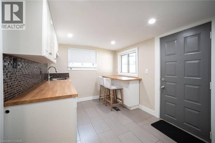 41 BIGGAR Avenue — photo 10 of 27