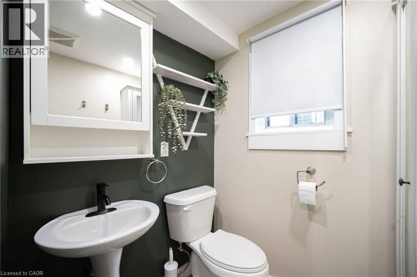 41 BIGGAR Avenue — photo 15 of 27