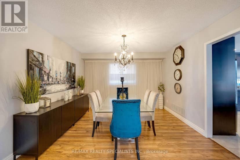 7 Banington Crescent — photo 11 of 34
