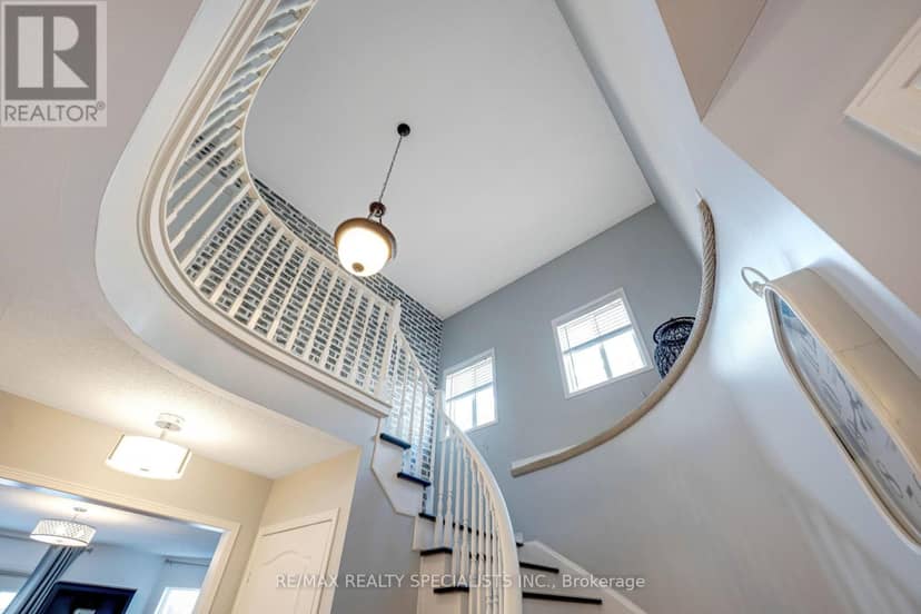 7 Banington Crescent — photo 14 of 34