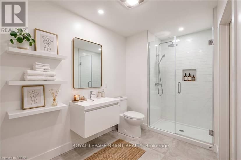18 Kingsmount Crescent — photo 13 of 39
