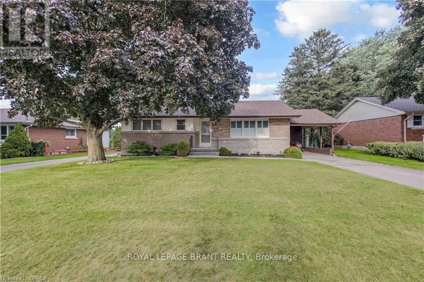 18 Kingsmount Crescent — photo 2 of 39