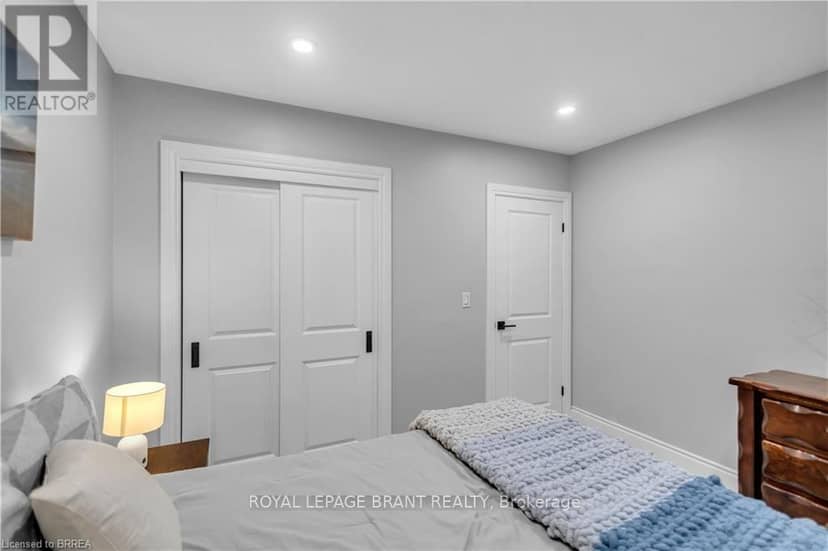 18 Kingsmount Crescent — photo 20 of 39