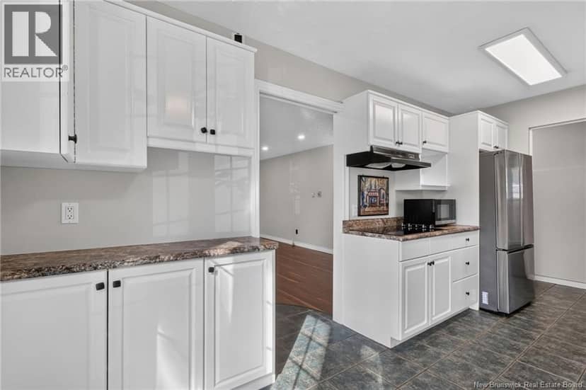 51 Weyburn — photo 8 of 40