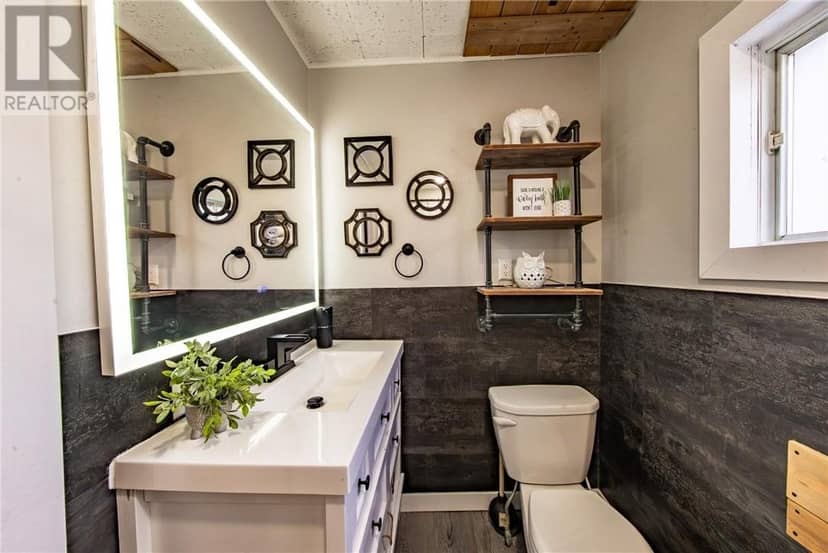 24 Jones Street — photo 18 of 24