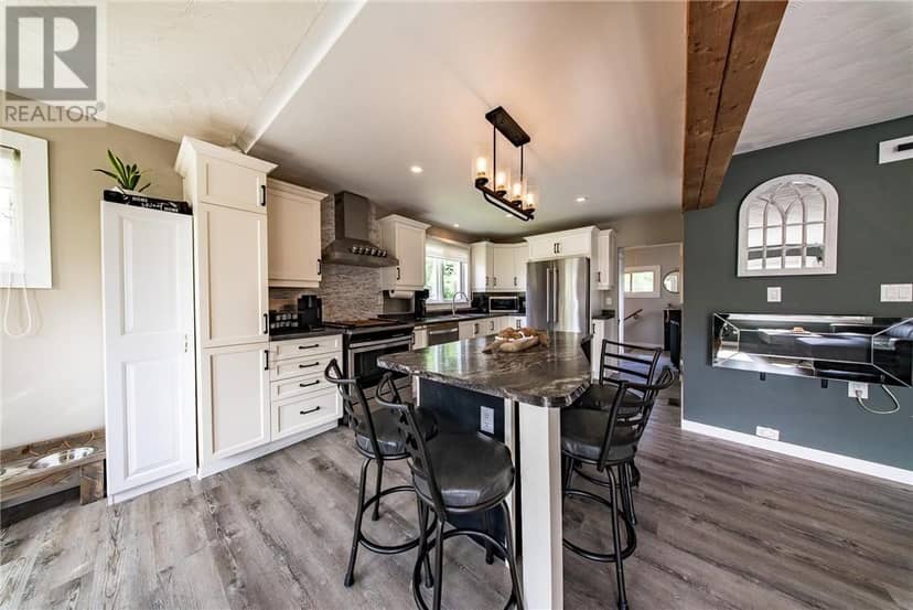 24 Jones Street — photo 9 of 24
