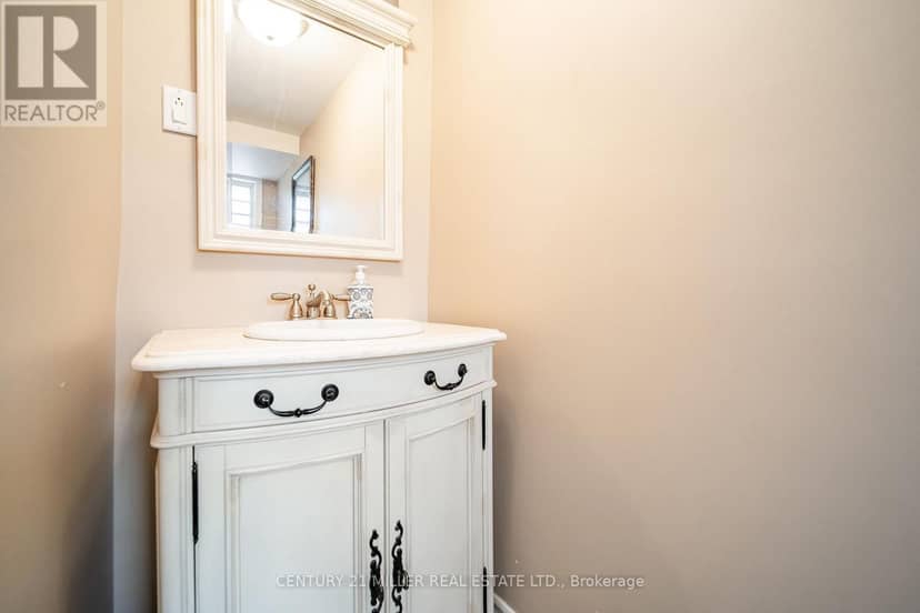 557 Trafford Crescent — photo 13 of 27