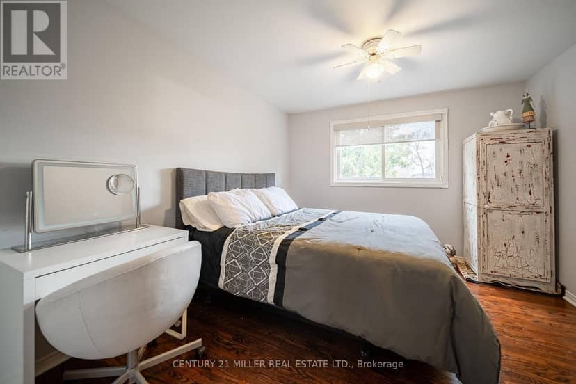 557 Trafford Crescent — photo 17 of 27