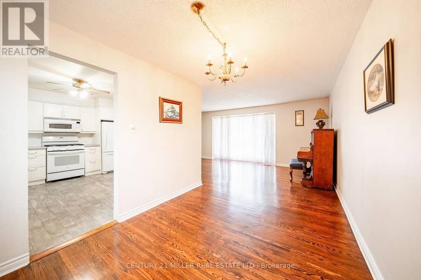 557 Trafford Crescent — photo 8 of 27