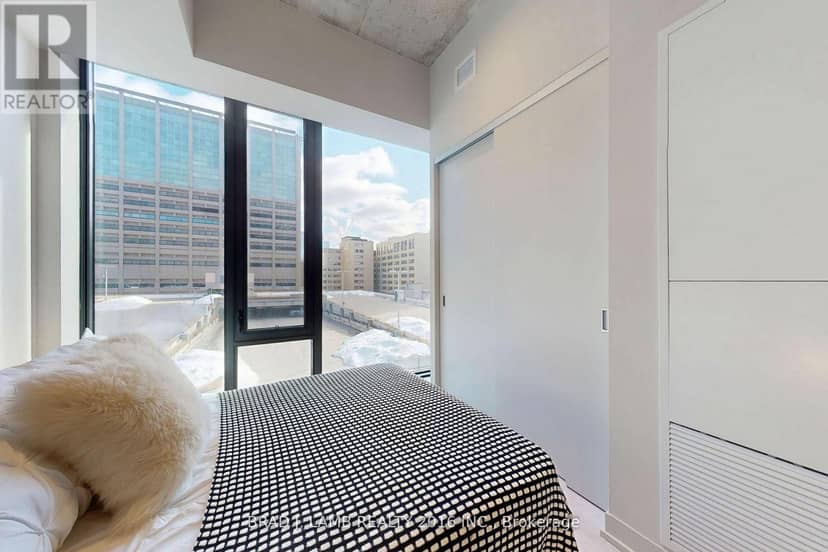 315 - 195 McCaul Street — photo 24 of 40