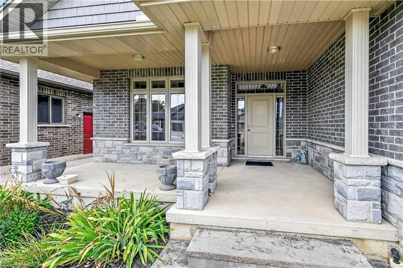31 SYCAMORE Drive — photo 3 of 40