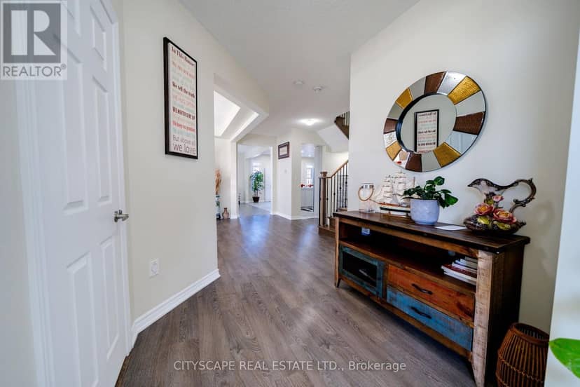 250 Crombie Street — photo 10 of 40