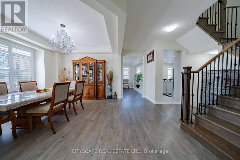 250 Crombie Street — photo 12 of 40