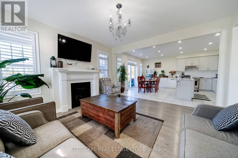 250 Crombie Street — photo 17 of 40