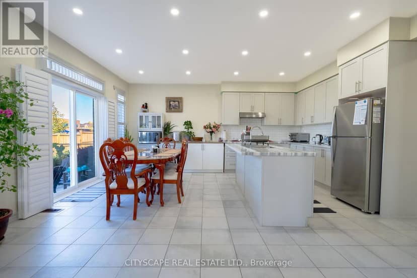 250 Crombie Street — photo 18 of 40