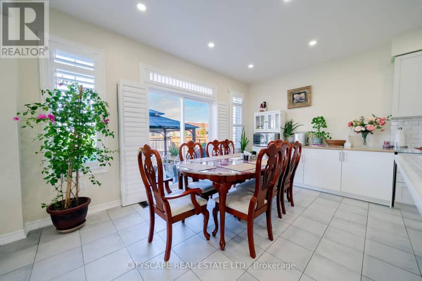 250 Crombie Street — photo 19 of 40