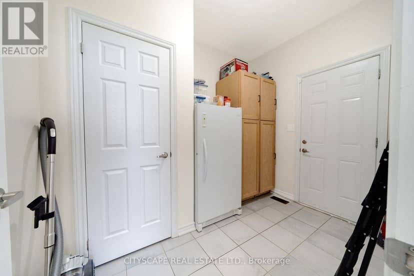 250 Crombie Street — photo 24 of 40