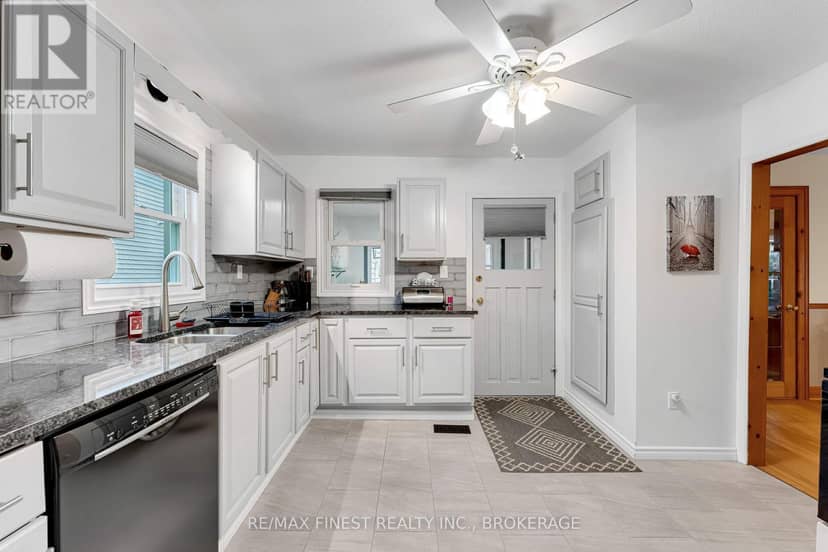 580 Macdonnell Street — photo 16 of 40