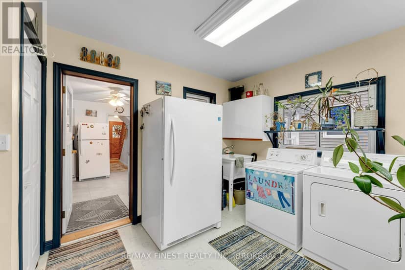 580 Macdonnell Street — photo 20 of 40