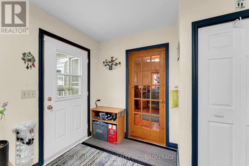 580 Macdonnell Street — photo 21 of 40