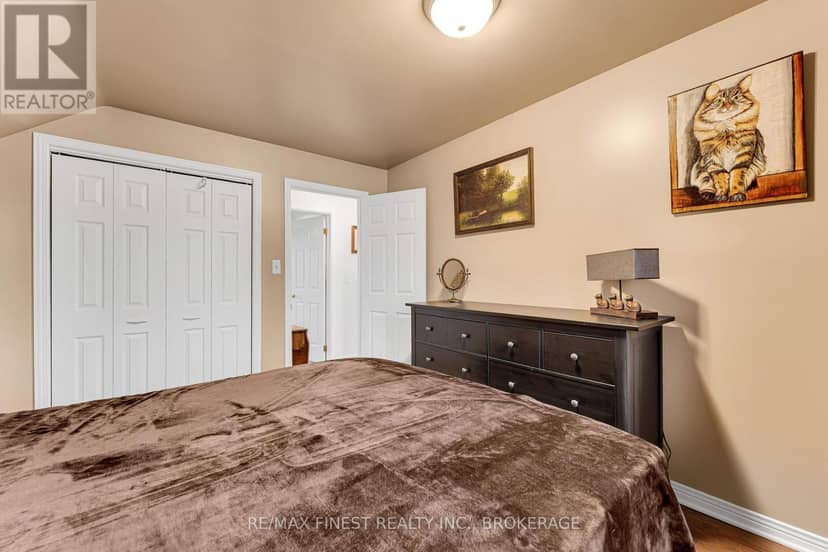 580 Macdonnell Street — photo 32 of 40