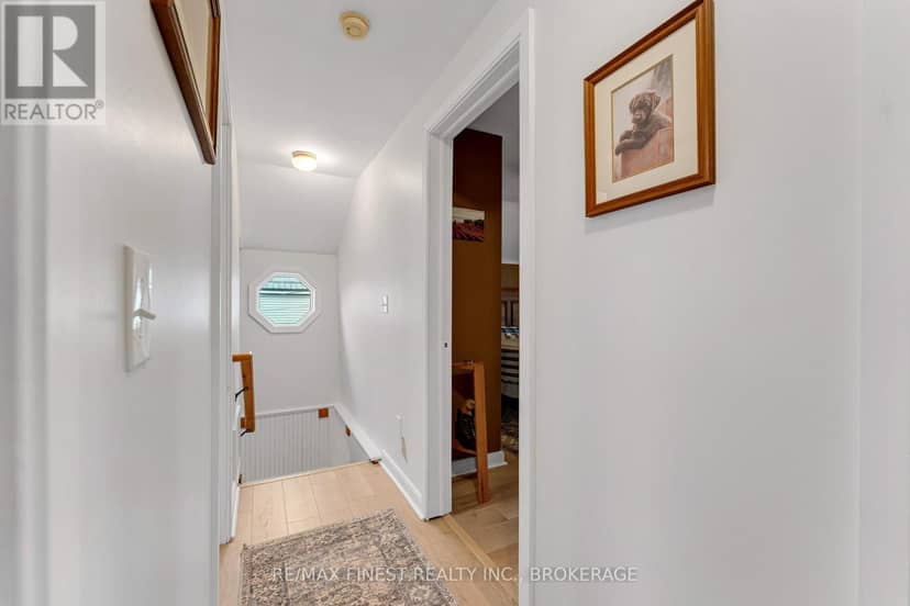 580 Macdonnell Street — photo 36 of 40
