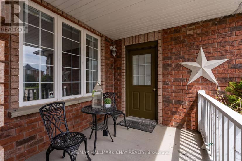 34 Crompton Drive, Barrie, photo 4