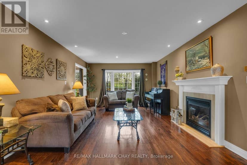 34 Crompton Drive, Barrie, photo 5