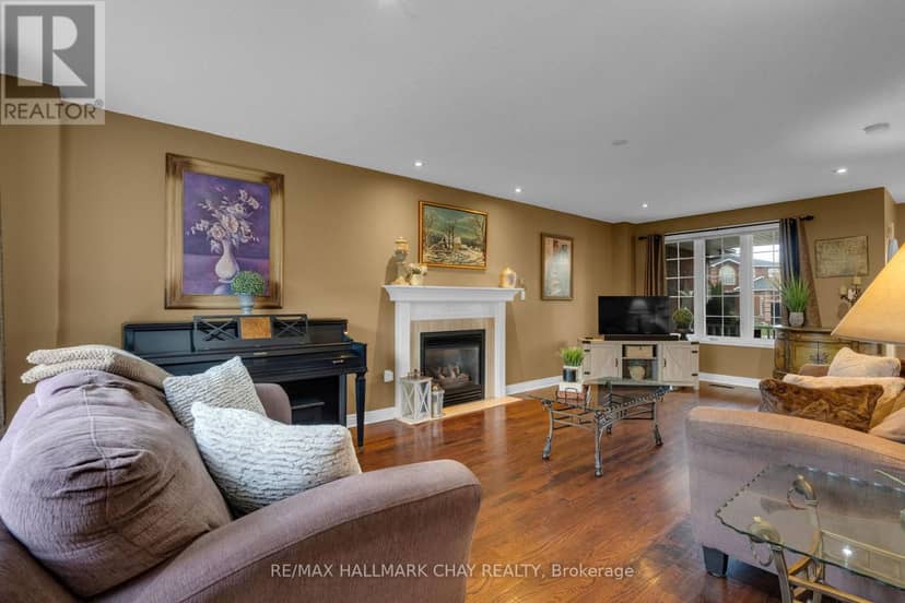 34 Crompton Drive, Barrie, photo 6