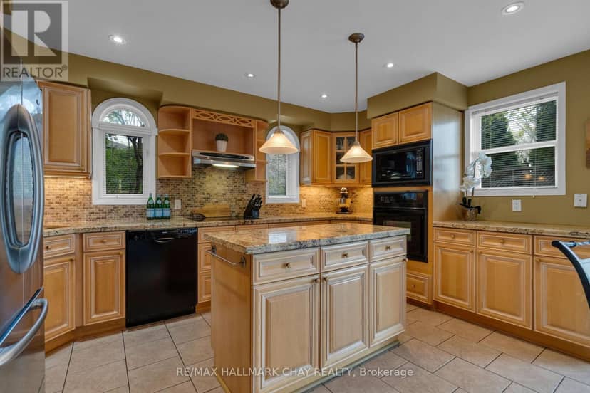 34 Crompton Drive, Barrie, photo 8