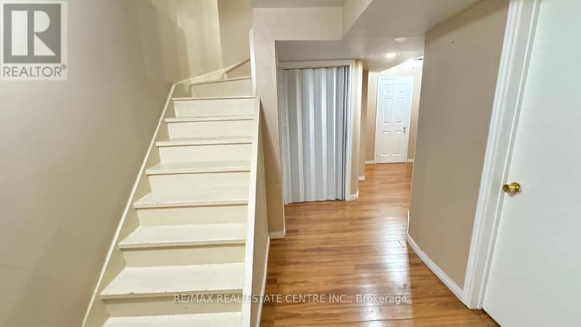 16 Nectarine Crescent — photo 33 of 40