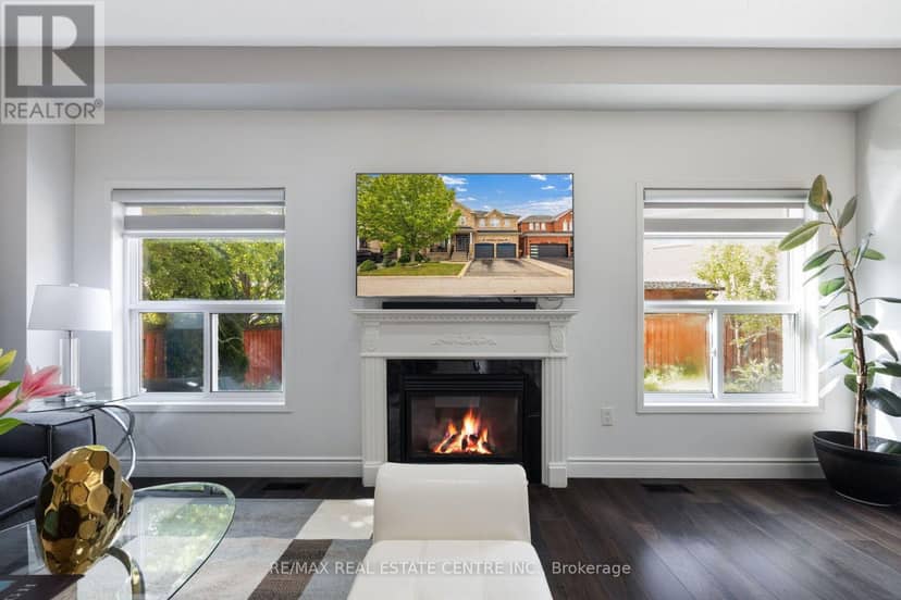 54 Lockburn Crescent — photo 12 of 40