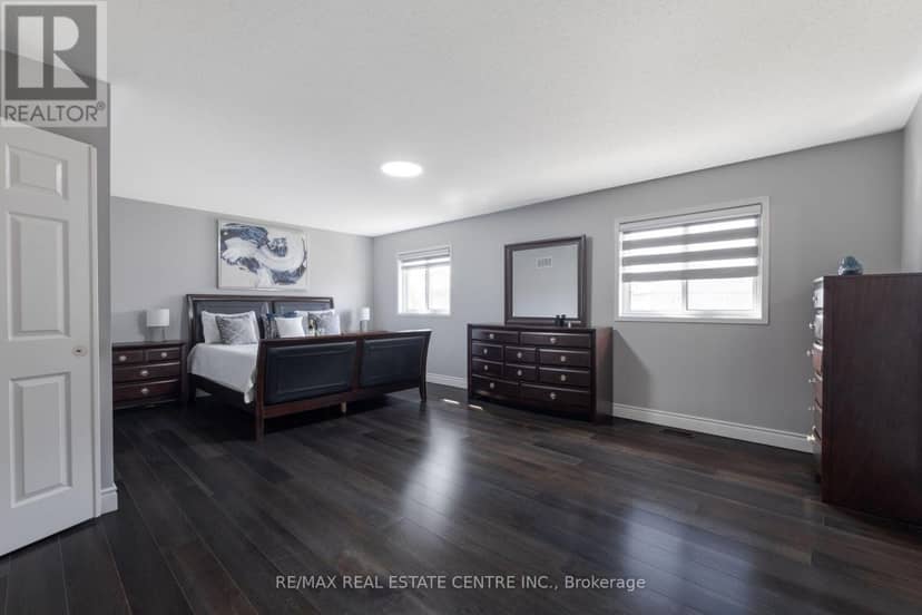 54 Lockburn Crescent — photo 21 of 40