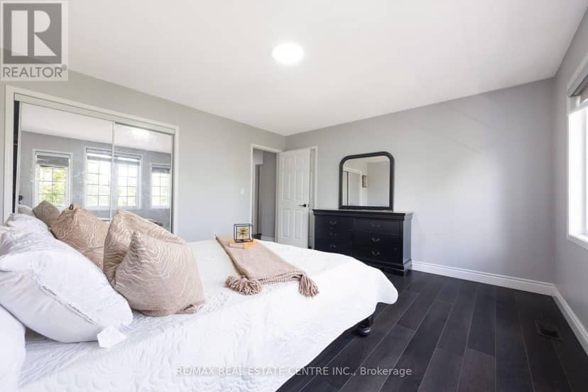 54 Lockburn Crescent — photo 26 of 40
