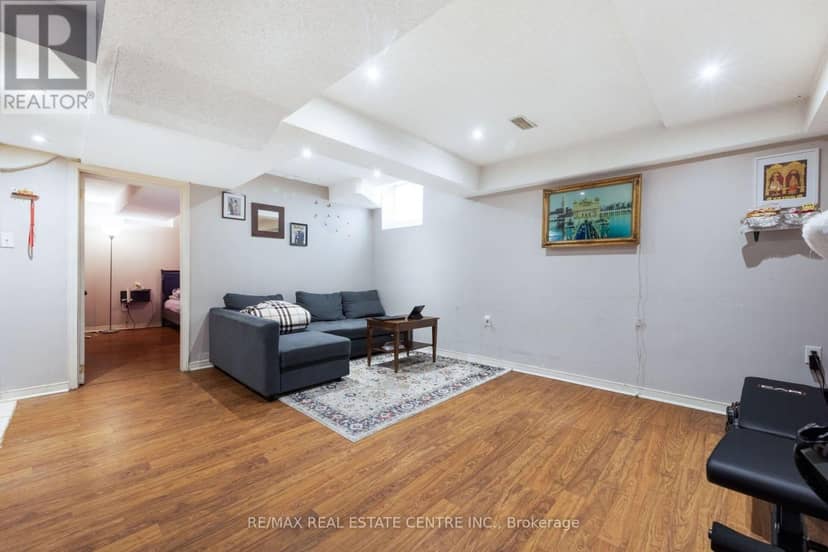 54 Lockburn Crescent — photo 34 of 40