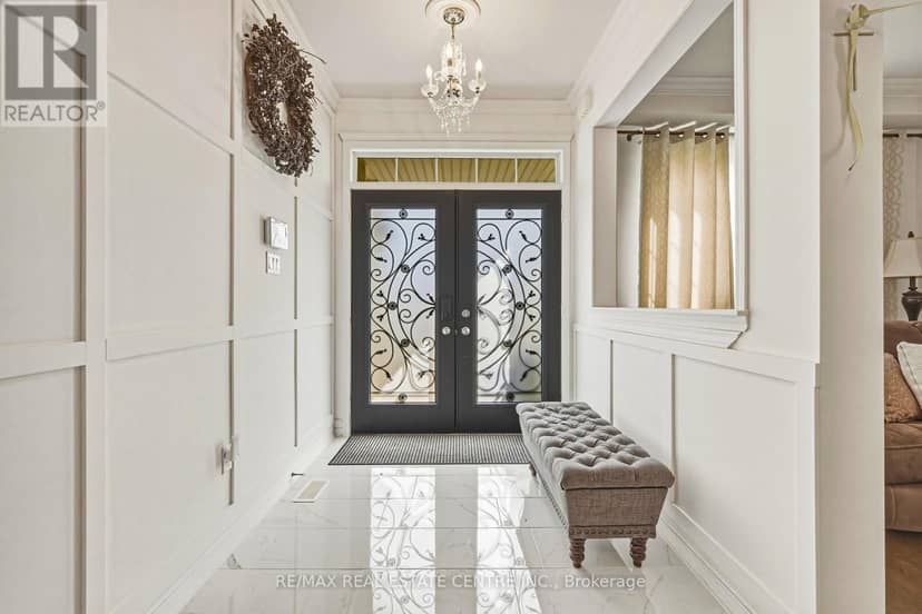37 Lambert Crescent — photo 3 of 40