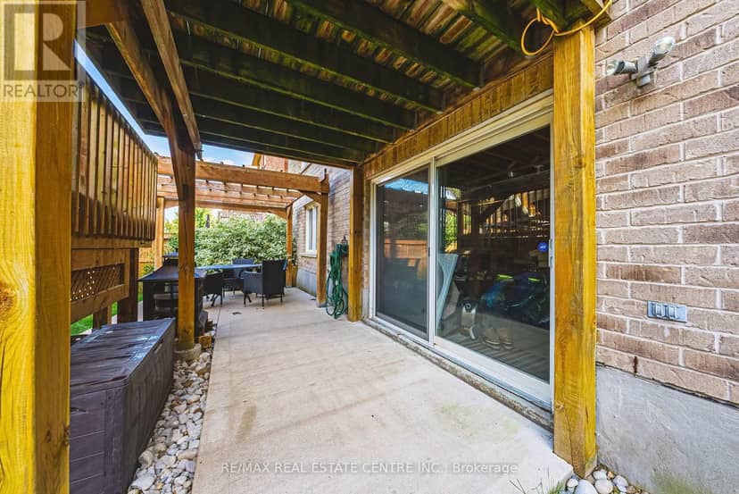 37 Lambert Crescent — photo 36 of 40