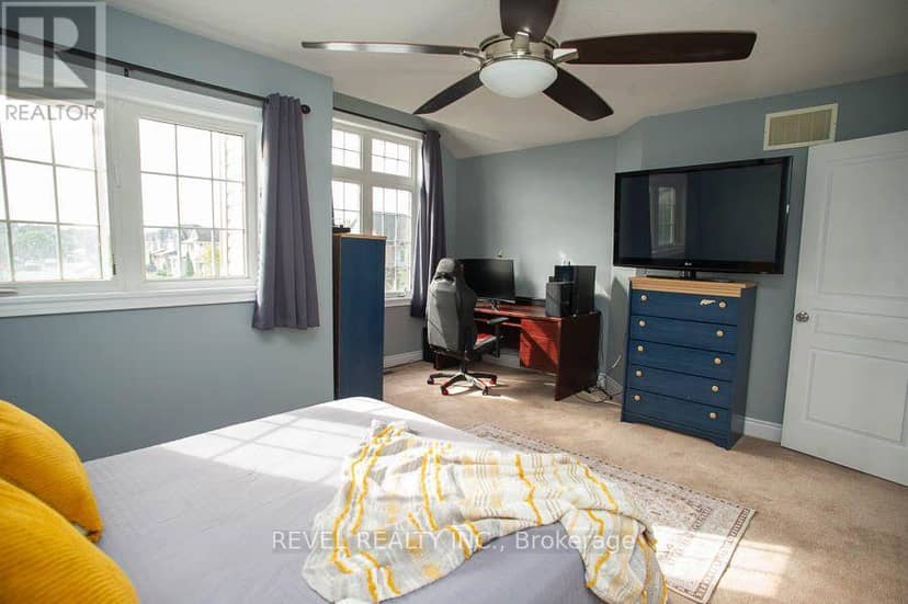 10 Bisset Avenue — photo 36 of 40