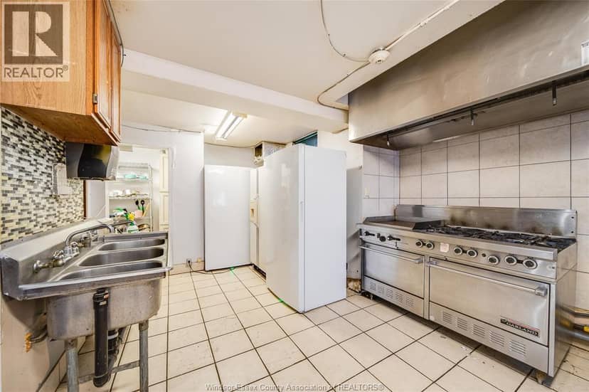 801 Victoria Avenue — photo 15 of 40