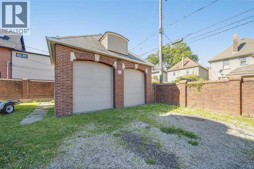 801 Victoria Avenue — photo 5 of 40