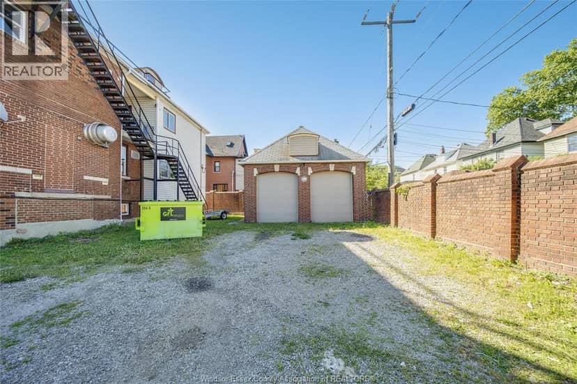 801 Victoria Avenue — photo 4 of 40