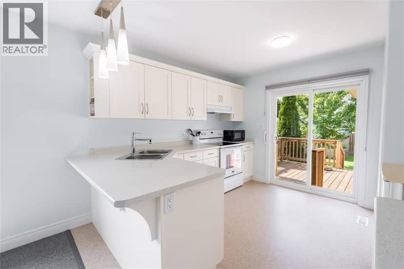 353 Gables Avenue, Petrolia, photo 8
