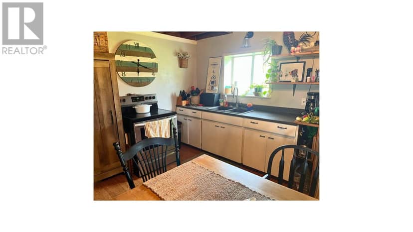 300 Plummer RD — photo 11 of 28