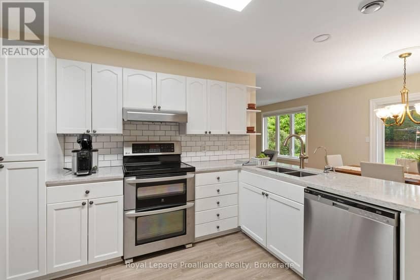 22 Stephen Street — photo 12 of 40